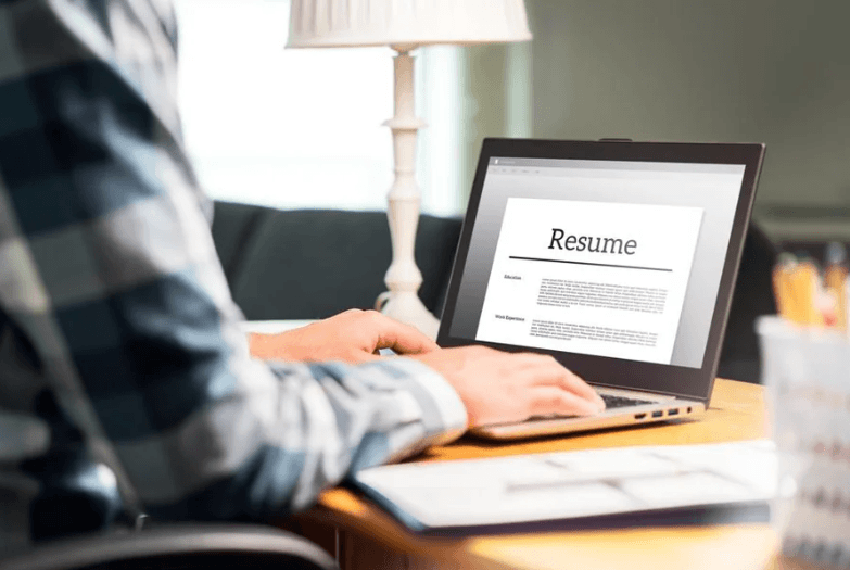 Best Resume Makers of 2026: Simple Tools for Making a Polished Resume Without Design Experience